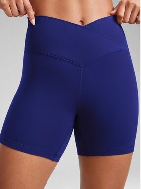 CRZ YOGA Butterluxe V-Seam V Cross Bike Shorts 5” inseam in Larkspur Blue